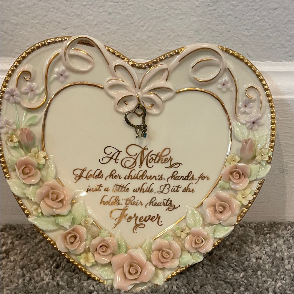 Bradford exchange What a mother holds dear porcelain heart - Picture 5 of 5